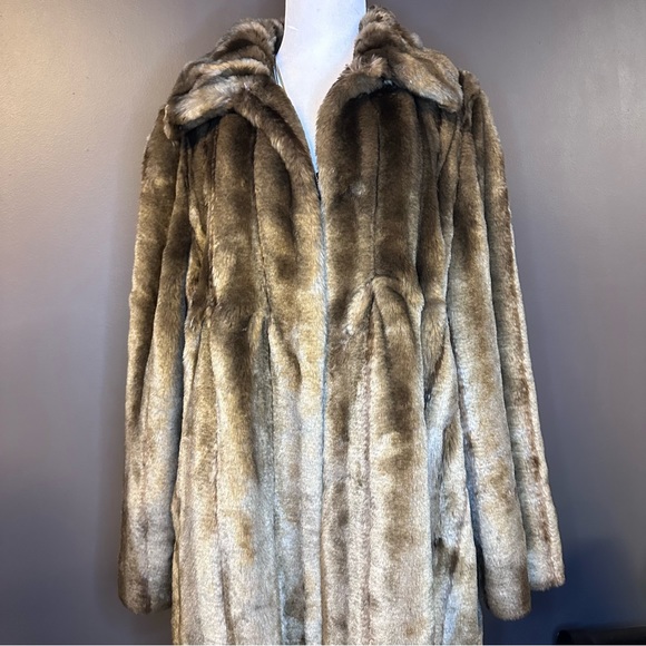 Vintage Faux Fur Coat - Picture 3 of 9